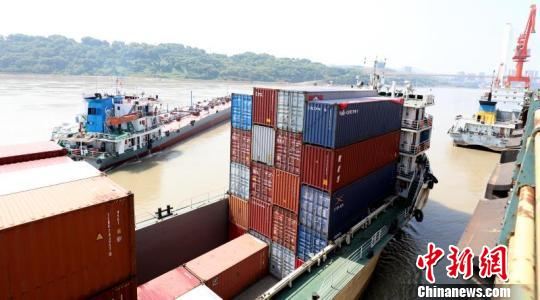 四川泸州港首票“启运港退税+无水港”货物发运 80吨货启程
